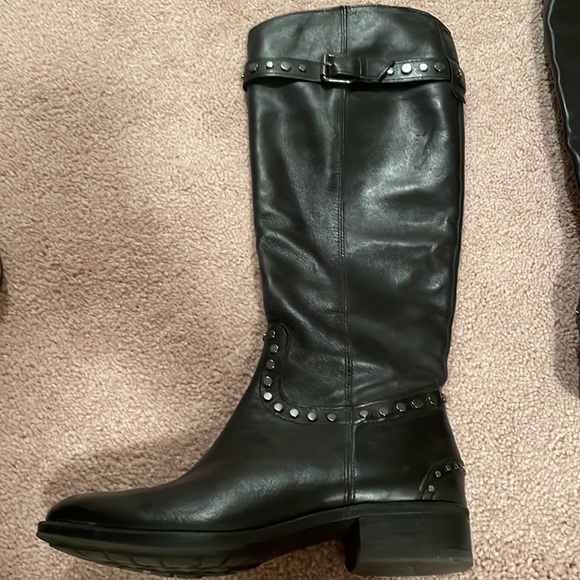 Boots - Picture 2 of 5